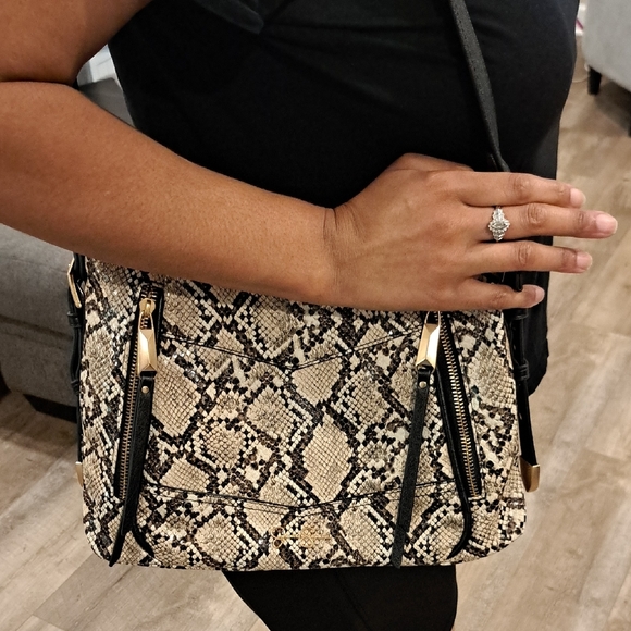 Jessica Simpson Black and Cream Snakeskin Shoulder Bag - Picture 5 of 6